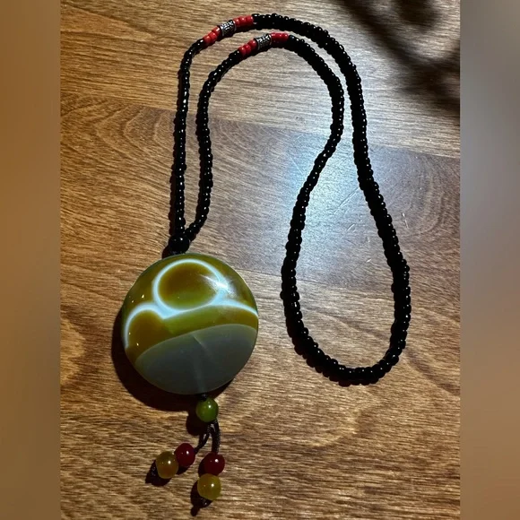 Oriental Stone Necklace brand new - Picture 2 of 3